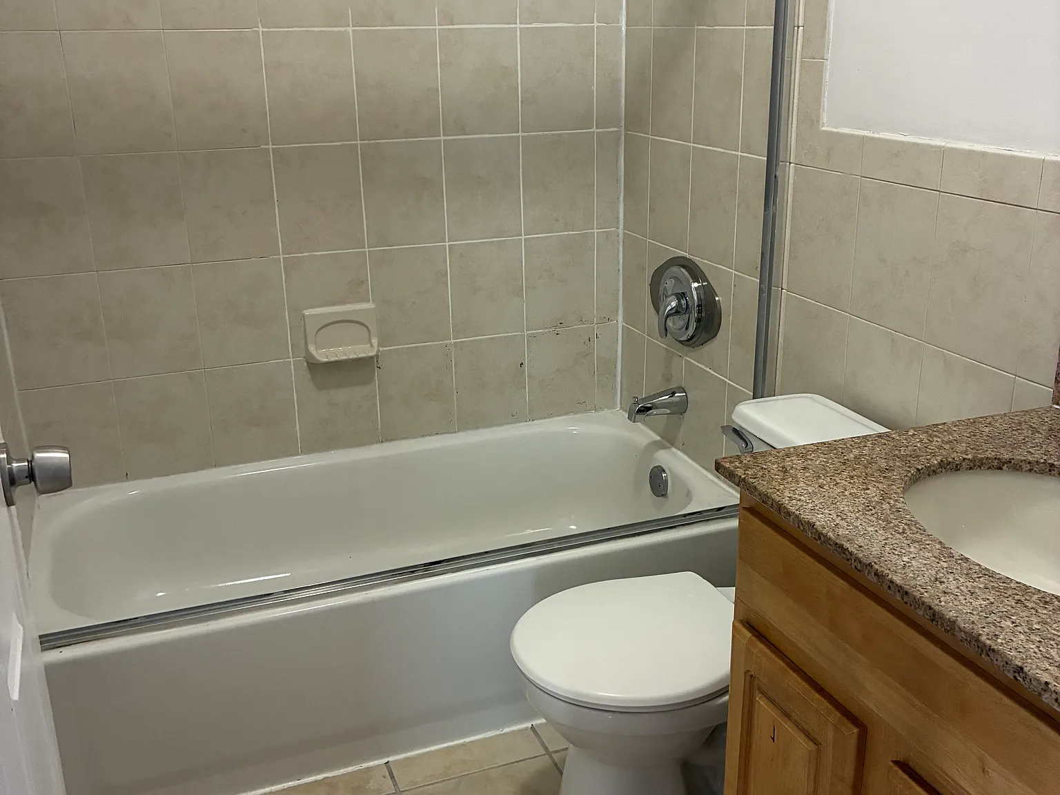 3 bed, 1000 sqft, $2,700 — Photo 1