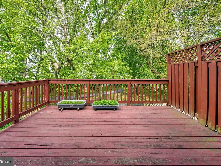 1323 Lindsay Ln — Photo 23