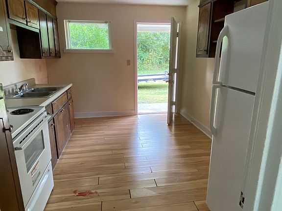 3rd image of 403 Paris Ave #A