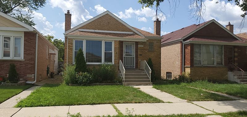1st image of 4928 S La Crosse Ave