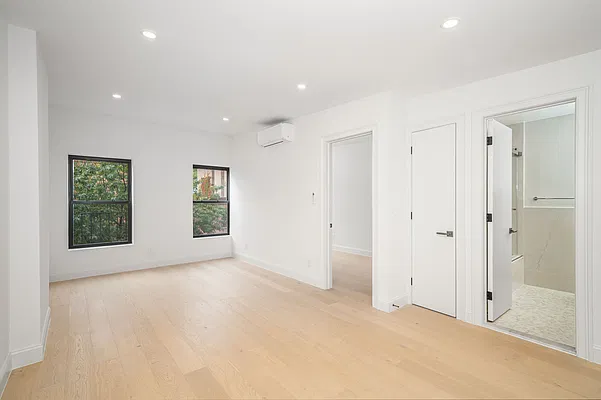 Bedroom, photo 1