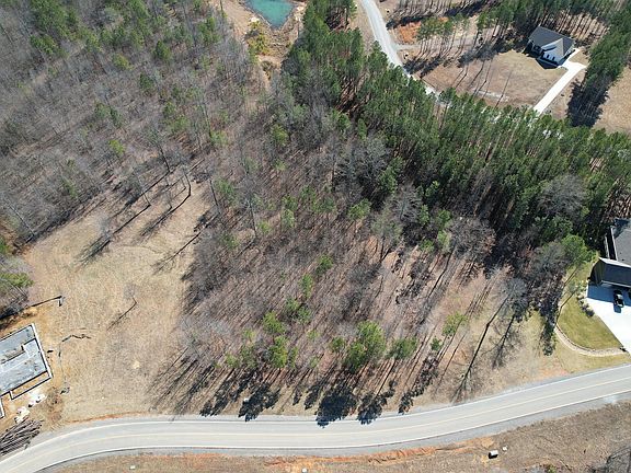 3rd image of 622 Crockett Loop