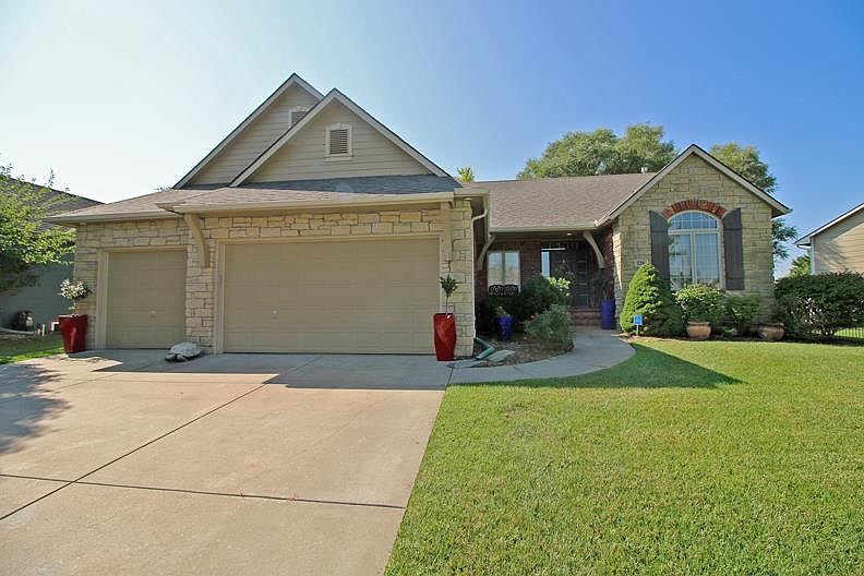 1st image of 128 S Onewood Cir