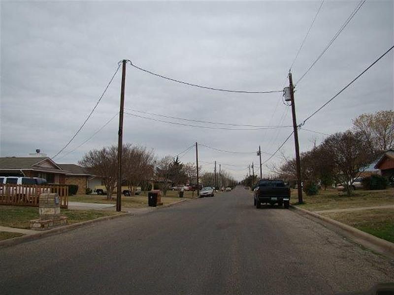 2nd image of 410 Roosevelt Ave