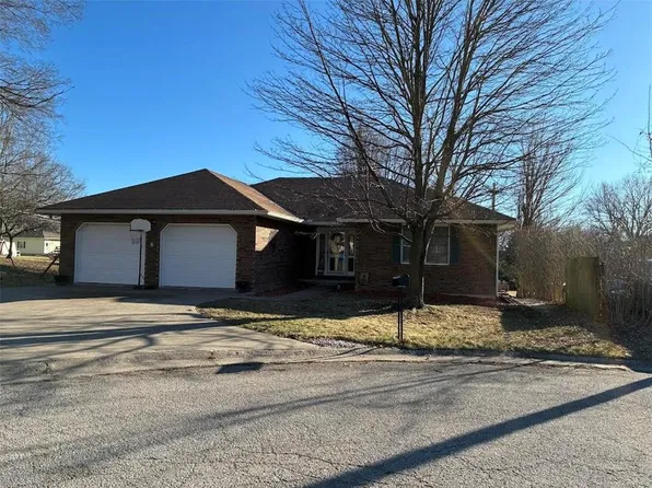 1108 W Maple Ter, Savannah, MO 64485