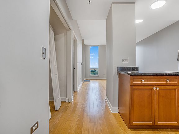 4th image of 1400 S Michigan Ave APT 1501