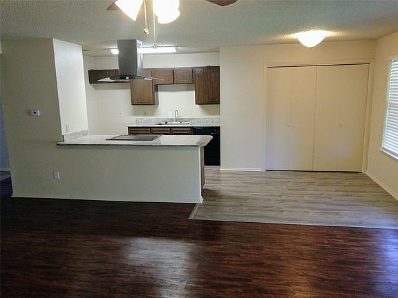 3rd image of 5810 Woodsetter Ln