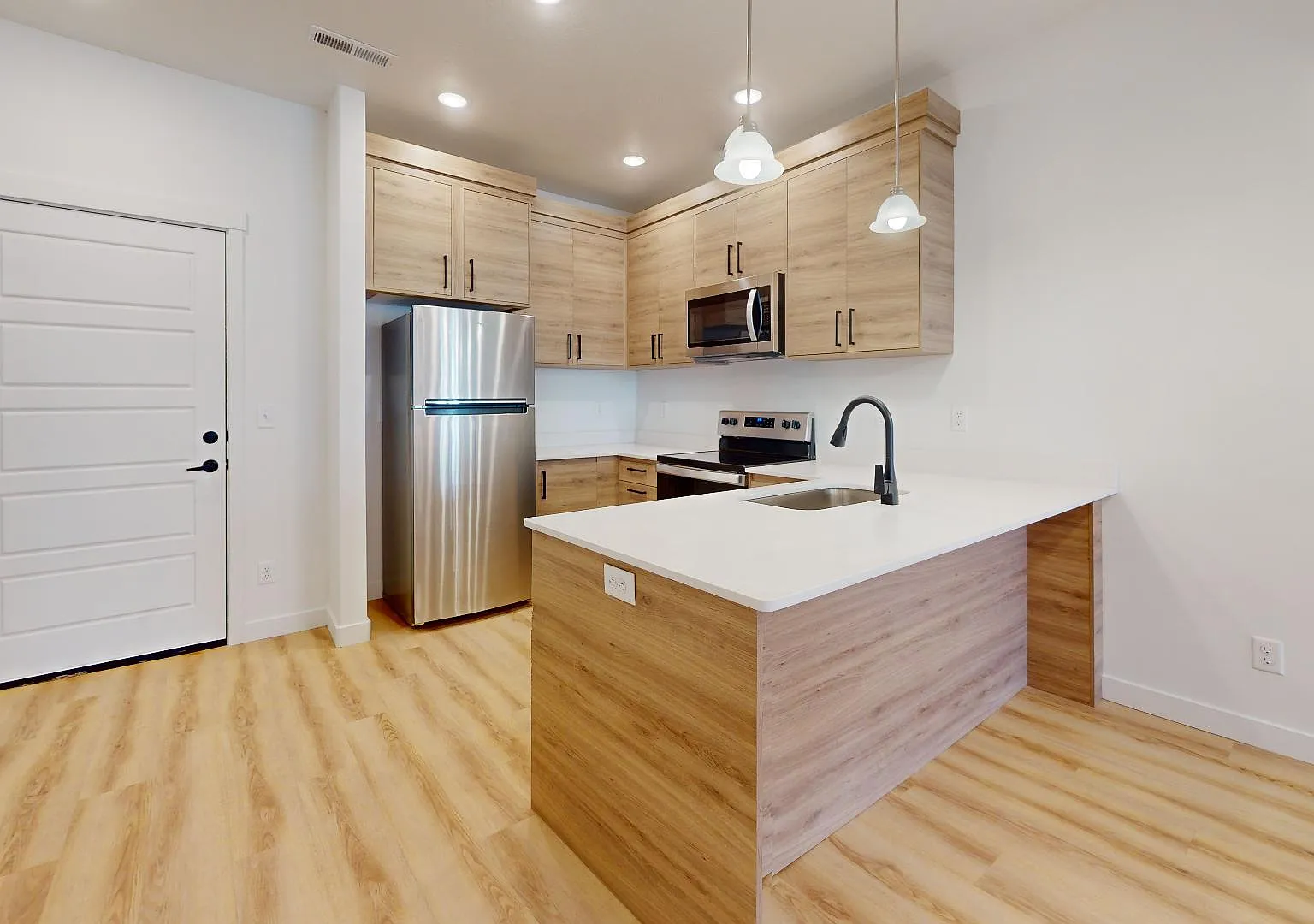 Yard Bldg 11: Unit 201 Type 3: Standard - 201 — Photo 4