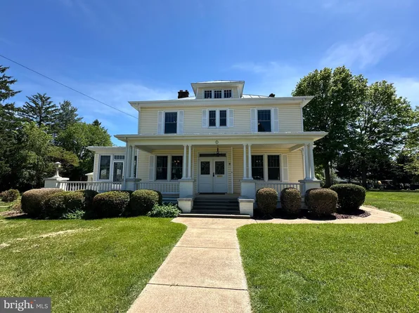 8 Bartlett Ave, Luray, VA 22835