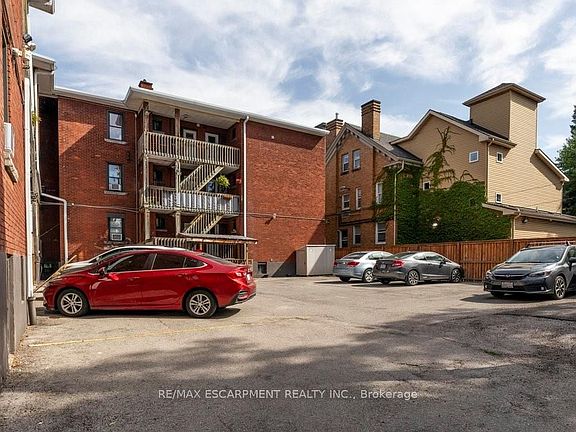 5th image of 352 Hunter St E #1