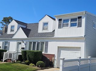 126 Waterford Rd, Island Park, NY 11558