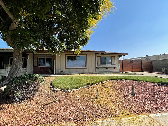 5th image of 309 E Woodcroft Ave