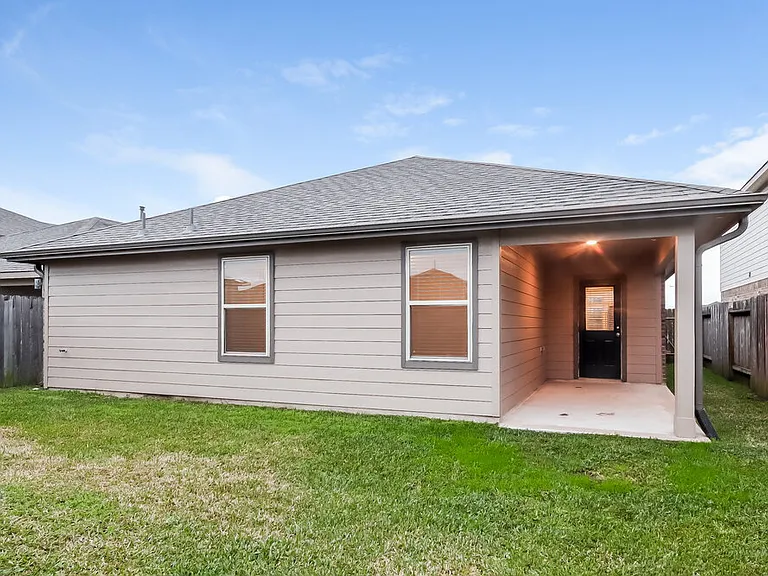 407 Ashley Falls Ln — Photo 16