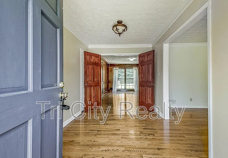 630 Hawthorne Pl — Photo 6