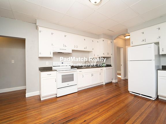 Eat-in-Kitchen