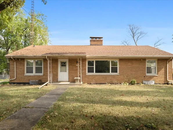 2202 E Oakland Ave, Bloomington, IL 61701