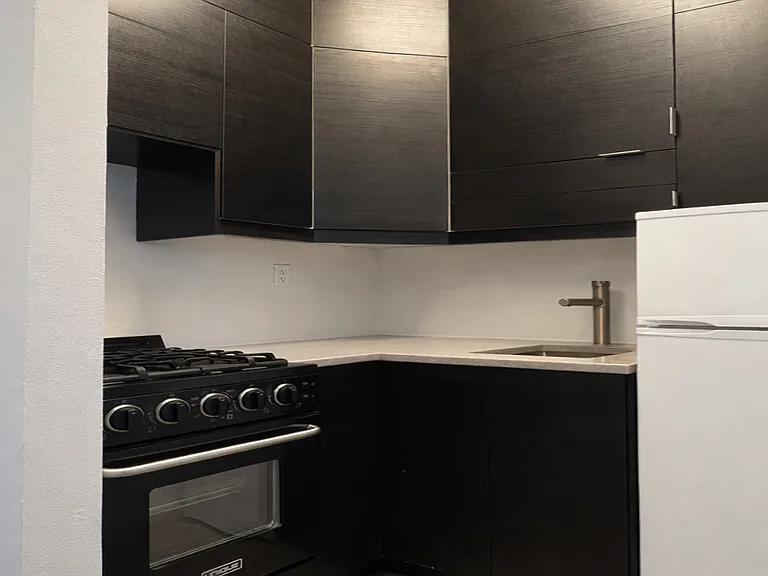 220 E 87th St #4A — Photo 3