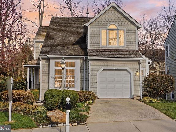3rd image of 1285 Lamplighter Way