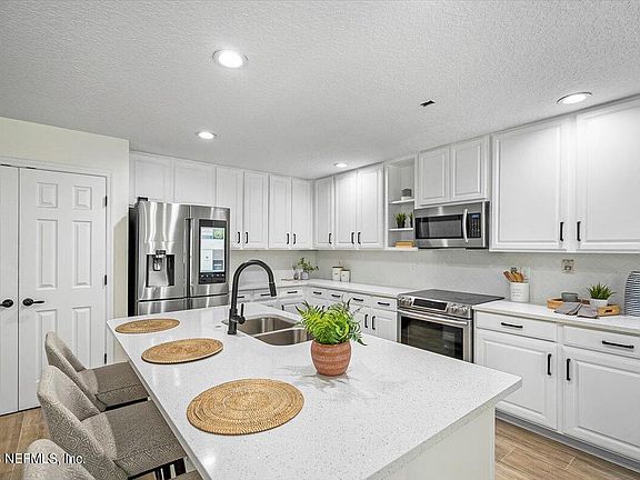 3rd image of 12168 PEBBLE POINT Drive