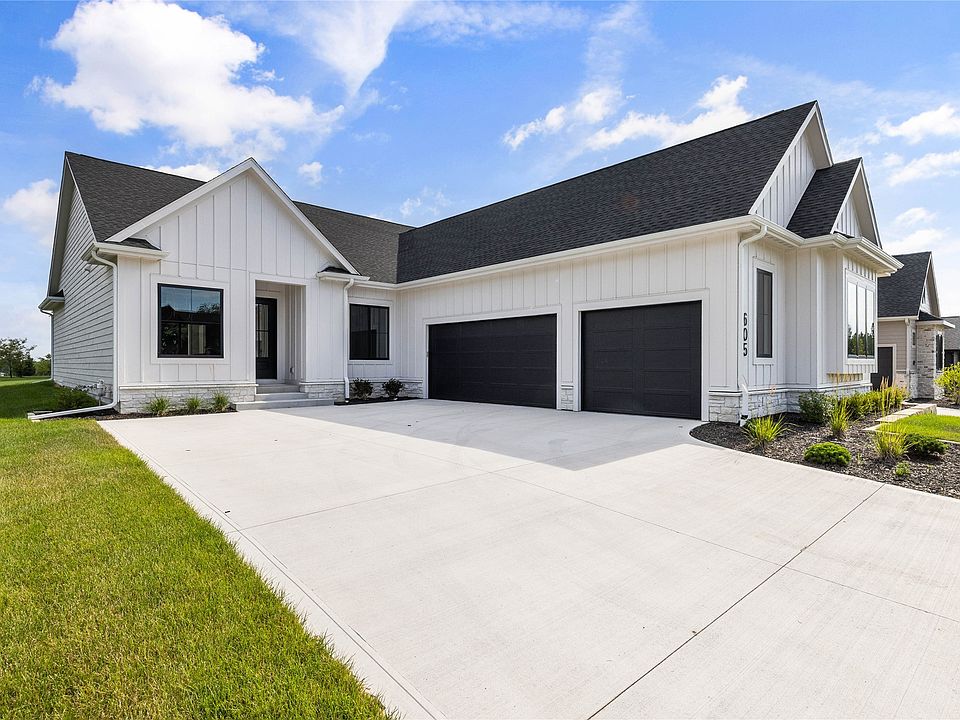 1st image of 605 Pelican Dr
