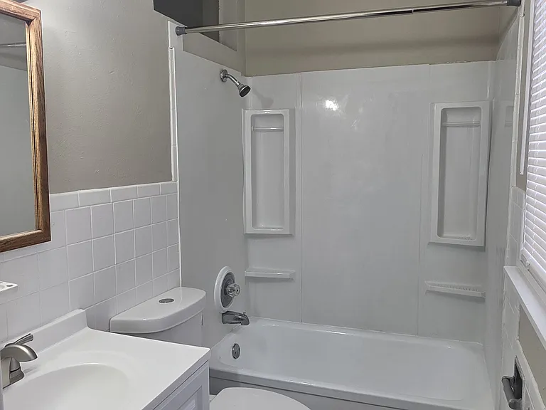 2259 Ainsworth Dr — Photo 10