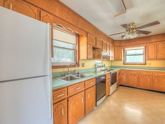 5th image of 201 Hillcrest Dr