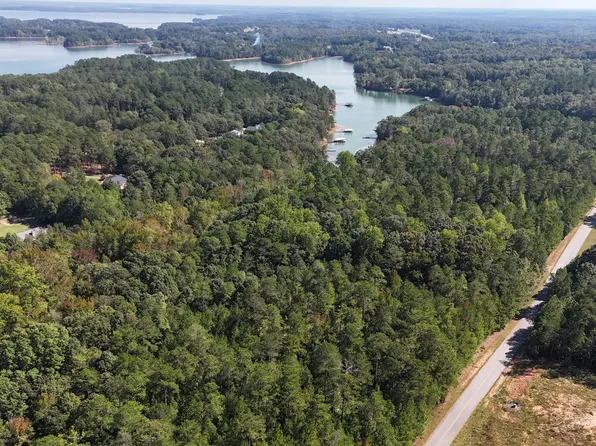 Melody Pt, Hartwell, GA 30643