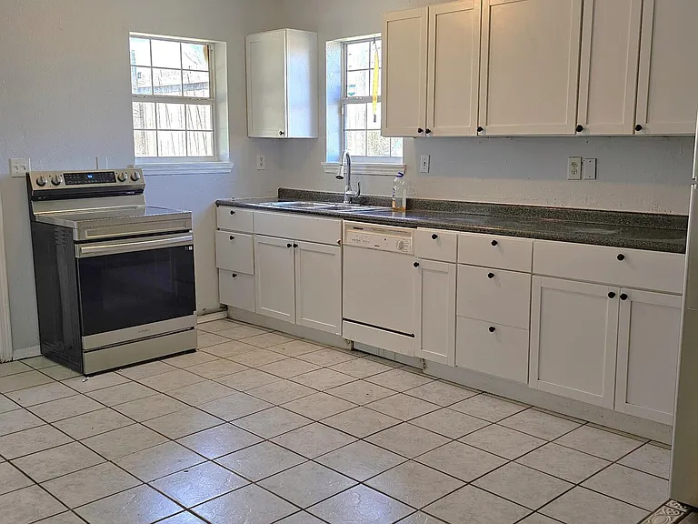 4402 Cindy Ln — Photo 28