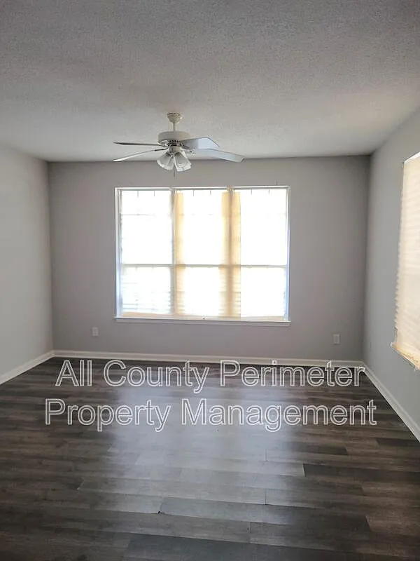 4 bed, 2.5 bath, 1520 sqft, $1,645 — Photo 2