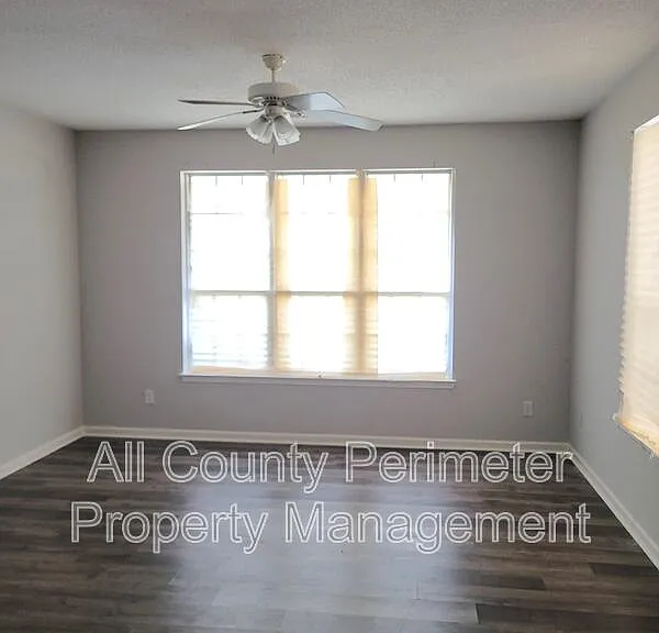7620 Creekside Ln — Photo 2