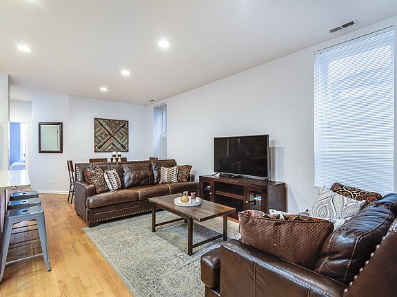 4th image of 1147 W Diversey Pkwy #1