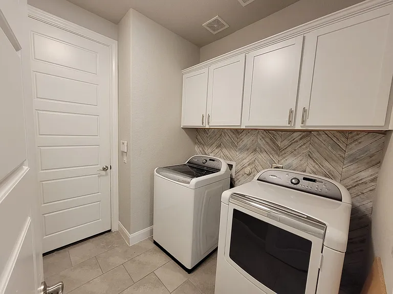 8915 Monument Parke — Photo 12