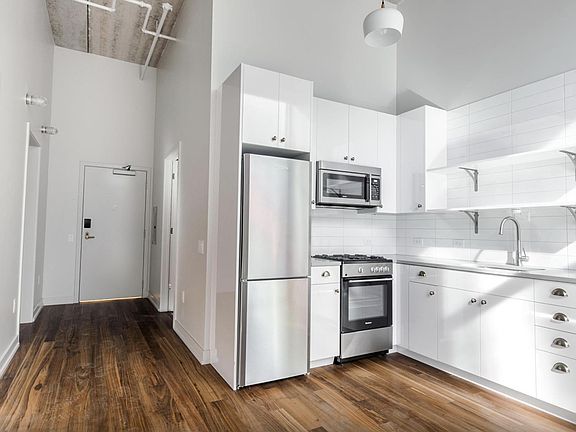 2nd image of 146 W Erie St #1012