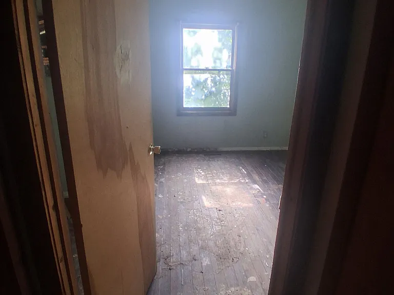 615 N Almond St — Photo 9