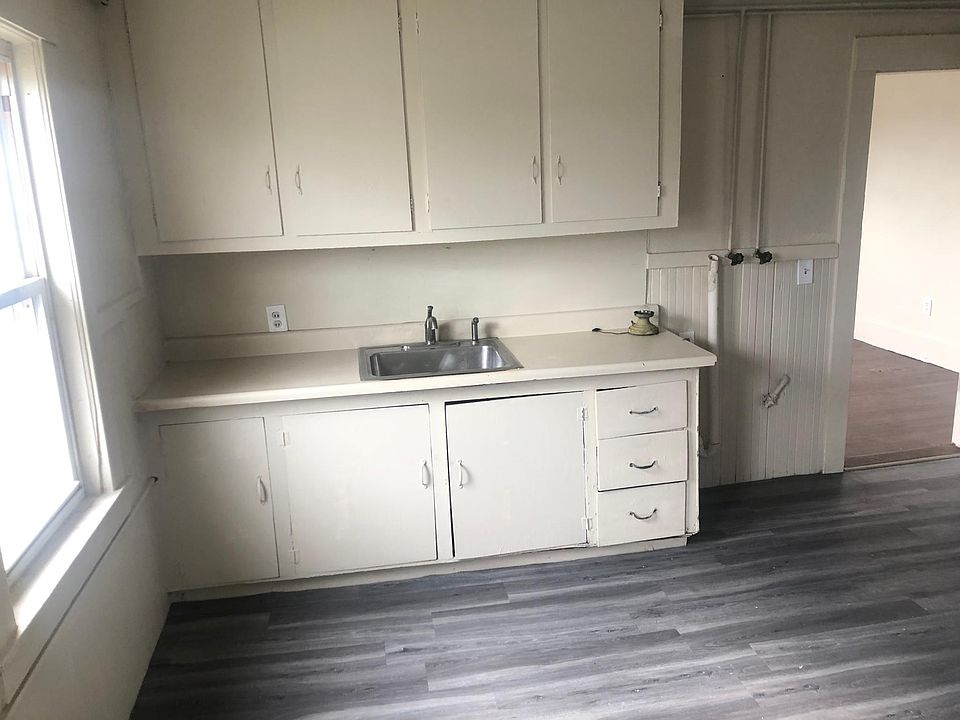 1st image of 17 Tolles St #4-1/2