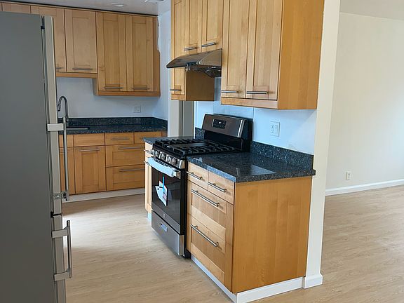 3rd image of 2848 Cowper St