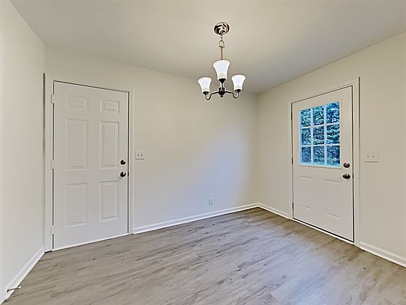 4th image of 2925 Wellington Pl