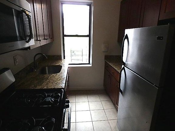 3rd image of 4328 39th Pl APT 39