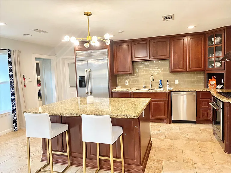 729 Camelot Ln — Photo 7