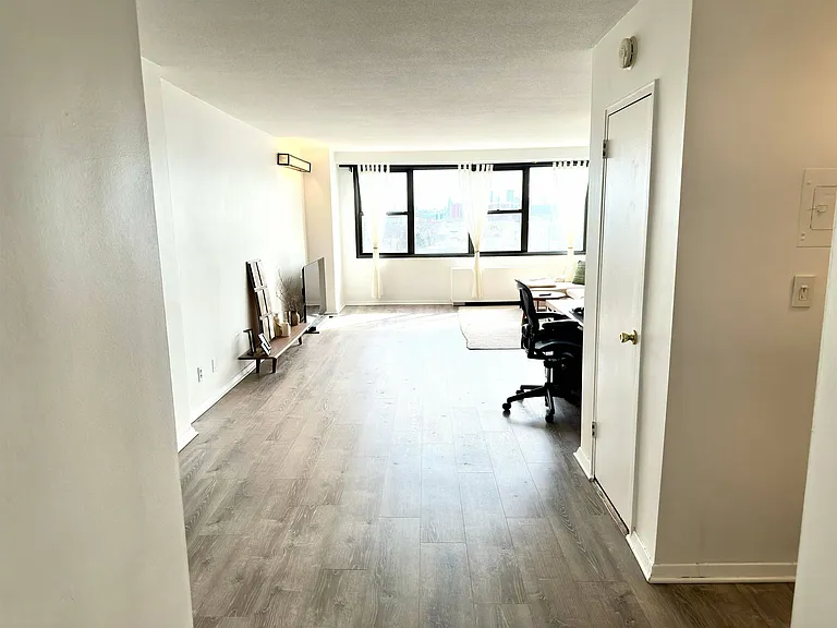 201 Saint Pauls Ave #10T — Photo 12