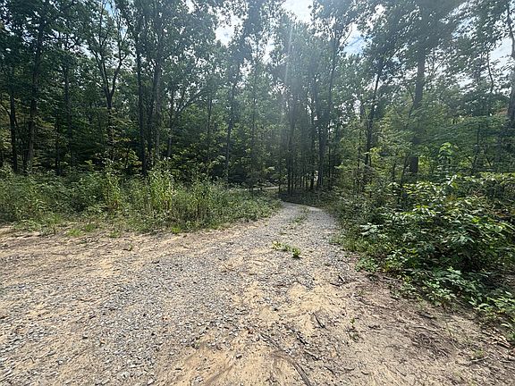 3rd image of 37 Valley Loop