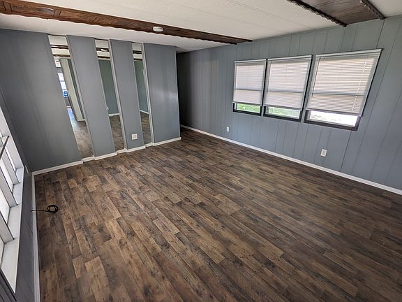 2nd image of 304 Country Elms Est #304