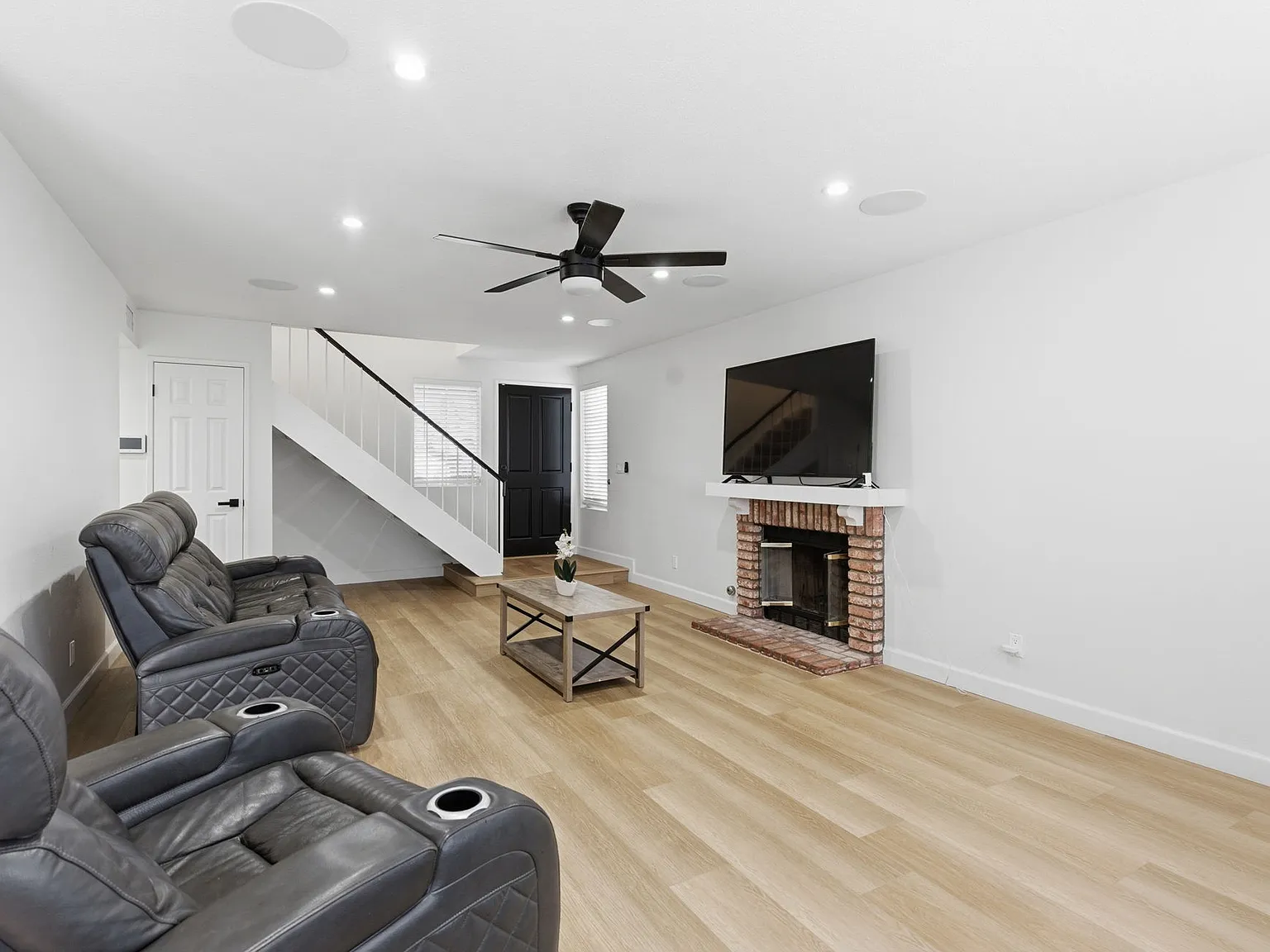 3 bed, 2.5 bath, 1631 sqft, $3,125 — Photo 3