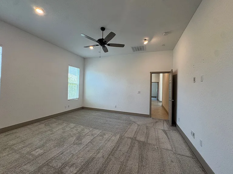2637 W Andrew Ln — Photo 26