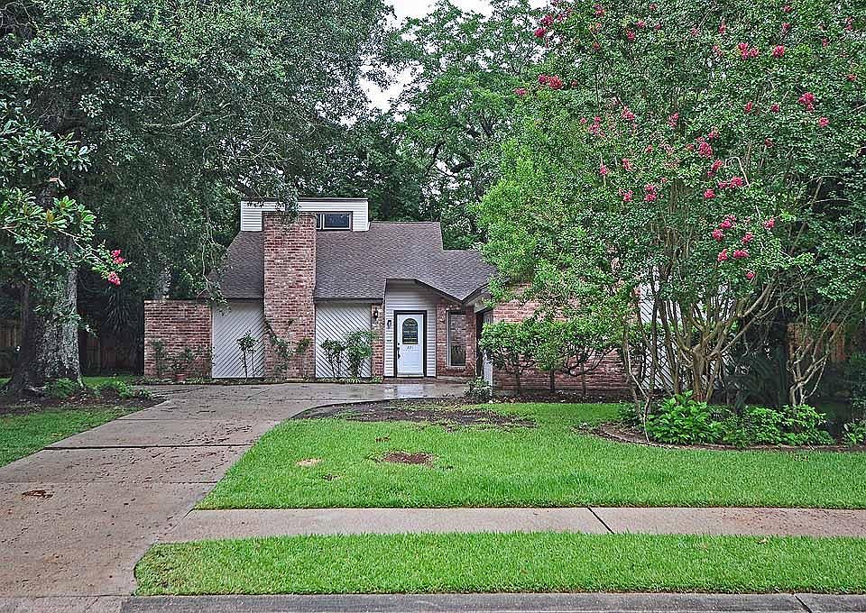 1st image of 221 Huckleberry Dr