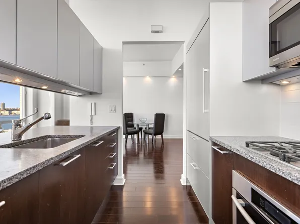 100 Riverside Boulevard image 4 of 21