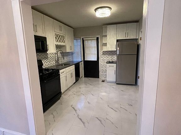 3rd image of 6475 Nottingham Ave #1W