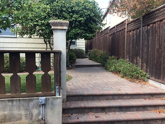 5th image of 704 Magnolia Ave