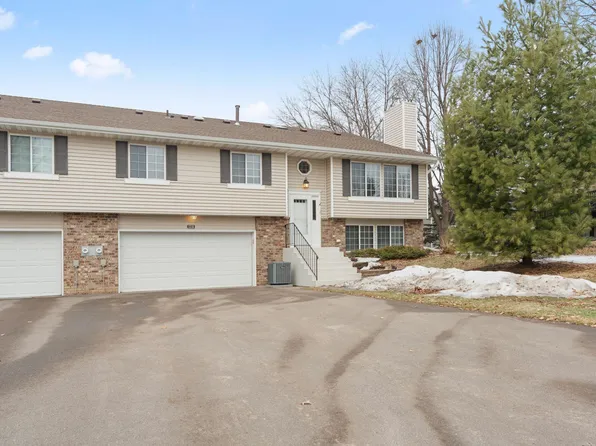 1216 Hilo Ave N, Oakdale, MN 55128