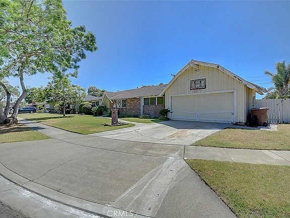 2nd image of 811 S Ramblewood Dr